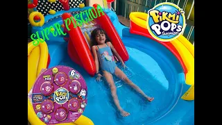 APRENDEMOS LOS COLORES EN INGLÉS CON ANAIS Y NOS BAÑAMOS EN LA PISCINA - PIKMI POPS