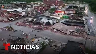 Comunidades afectadas por tornados lucen como golpeadas por "una bomba" | Noticias Telemundo