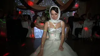 Прощание невесты с фатой. Свадебное видео.