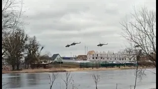 Гостомель, 24 лютого 2022 року. Початок війни. Ворожі вертольоти над селищем.