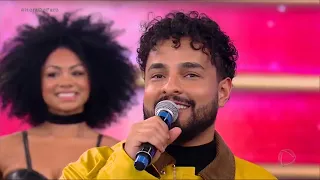 Gabriel Henrique que fez sucesso em reality musical dos EUA canta no Hora do Faro