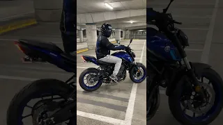 Yamaha MT-07 Sound Aggressive Black Widow Cold Start Car Park💥💨 #mt07 #yamaha #motorcycle #shorts