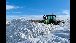 I a'int afraid of no snow! John Deere Ploughing Deep Snow