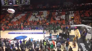 Unicaja recoge sus trofeos tras vencer en la final de la Eurocup 2017 a Valencia Basket