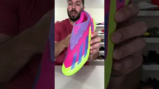 Laced vs Laceless football boots - What you SHOULD KNOW