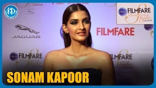 CIROC Filmfare Glamour and Style Awards 2015 | Sonam Kapoor Happy with Compliments