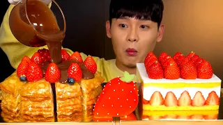 ASMR 초코폭포 떨어진 🍓크레이프 촉촉한 딸기생크림 케이크 먹방~!! Choco Falls Strawberry Crepe Cake 🍓Cream Cake MuKBang~!!