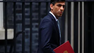 UK finance minister announces employment bonus and tax cuts