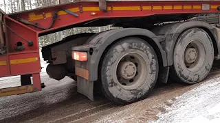 Трал Volvo fh12 с трудом преодолел подьём,чуть не снесло в кювет.скользко.