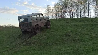 Российский УАЗ 469 на тракторных гусеницах - монстр