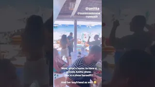 🎥 | Volto já já! Anitta foi visitar seu amor Simone Susinna na Grécia, e encontrou Gil do Vigor. 🇬🇷✨