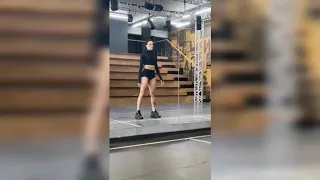 Pabllo Vittar, Anitta e Luísa Sonza dançando a coreografia de 'Modo Turbo'