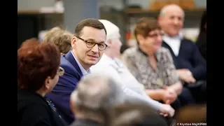 Mateusz Morawiecki podczas wizyty w Klubie Seniora