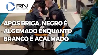 Abordagem policial gera polêmica após jovem negro ser algemado e jovem branco acalmado nos EUA