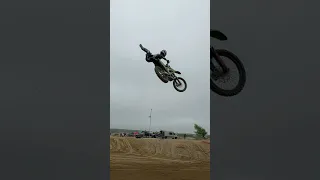 My boy Axel Hodges bringing the weekend, in right @cahuilla Mx #dirtbikelife #motolife #skills