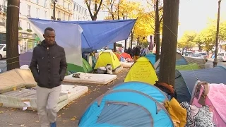 В Париже снесли лагерь мигрантов, но люди снова вернулись (новости)