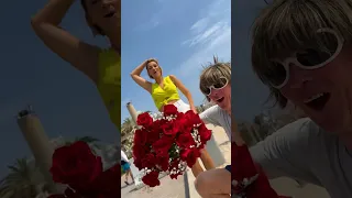 Fotobomber Mickie Krause 🌹1 Million rote Rosen