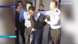 У Китаї підліток із ножем напав на школярів