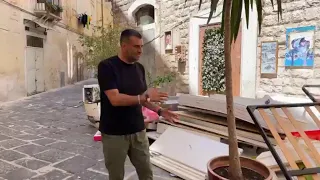 Bari vecchia invasa dai rifiuti ingombranti, il sindaco: "O mi dite chi è stato o lascio tutto così"