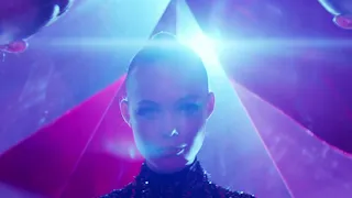 Jesse's Transformation - The Neon Demon 2016 - Beautiful assault on the senses!