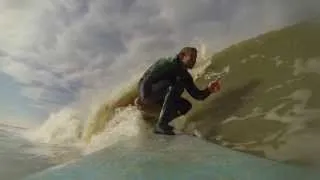 Mike surfing de hoek