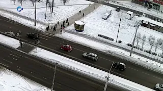 На пешеходном переходе в Петрозаводске сбили пешехода, который повёл себя достаточно странно