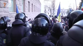 В Молдове протестующие окружили парламент