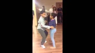 Niños Dominicanos, bailando Bachata Mexicana !
