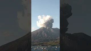 DRAMATIC FOOTAGE ,, ERUPTION OF MOUNT SAKURAJIMA 3 JANUARY 2022 #shorts #volcano #japan