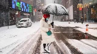 Walking in The Snow During Quarantine In New York city Howling Wind Relaxing Sounds Of Snowfall