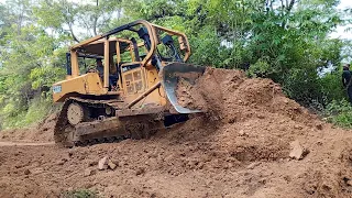 High-risk work Caterpillar Bulldozer d6r XL cutting hills for mountain road construction