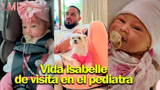 Natty Natasha muestra a su bebe y lleva a Vida Isabelle al pediatra