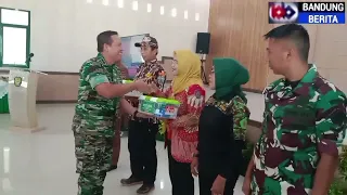 Dandim 0624/Kab Bandung Bersama Ketua Persit KCK Potong Nasi Tumpeng dan Beri Bantuan Sembako