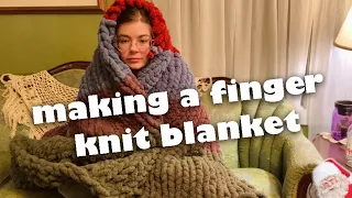 Making a finger knit blanket (super easy, beginner friendly)