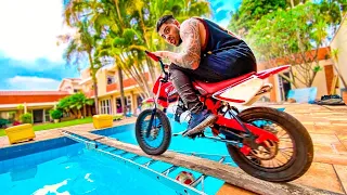 TENTEI ATRAVESSAR A PONTE NA PISCINA COM A MINI MOTO #desafio 😱