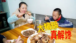Bought a pig's foot! Make delicious pig's feet that your family will love