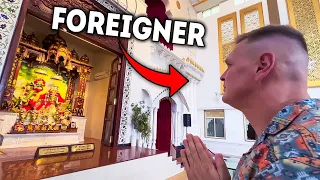 Foreigner Goes to Indian Temple For First Time