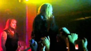 dark tranquillity - alpheus Roma 2010 Stanne salto dal palco.flv