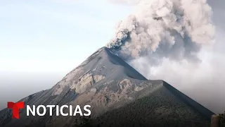 Erupción del Volcán de Fuego obliga evacuación de residentes | Noticias Telemundo