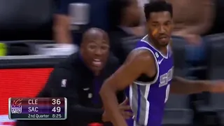 Mike Brown pushed Malik Monk to make the best play of his career! Malik Monk gets a denial & triple🔥