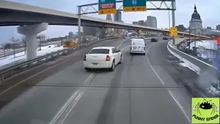 МГНОВЕННАЯ КАРМА НА ДОРОГЕ. ДУМАЛ ЧТО УМНЕЕ ВСЕХ. Road Rage and Instant Karma! Instant karma.