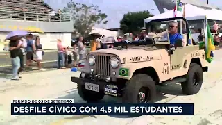 Desfile Cívico das escolas militares no sambódromo de Manaus