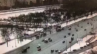 Момент наезда автобуса на группу людей в Москве