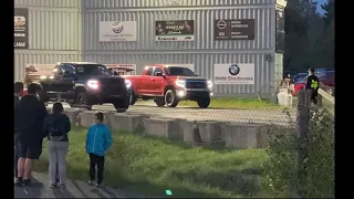 Toyota Tundra N/A 5.7 vs supercharged drag race 1/8 mile