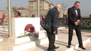 Homazhe në Kompleksin Memorial të Dëshmorëve në Gllogjan