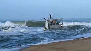 "REDOUTABLE CETTE PASSE DE CAPBRETON" AVEC D'ÉNORMES DÉFERLANTES QUI FRAPPENT LE PHARE DE CAPBRETON🌊