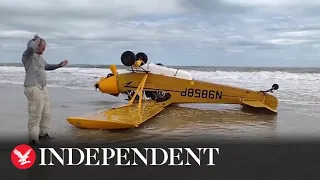 Moment plane lands upside down on beach in Florida