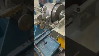 Fabrica de panelas! Repuxando caldeirão de alumínio . Repuxo automático
