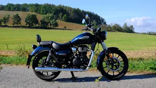 Royal Enfield Meteor 350 - klame tělem