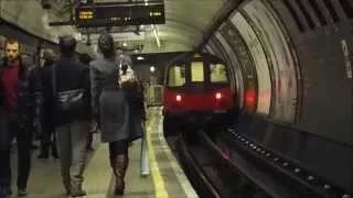 lady gets trapped in a Northern Line door